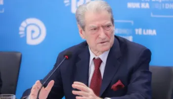 “Po vjen uragani i fitores”/ Berisha mesazh para protestës: Të derdhemi në shesh! Qeveria vendosi ligjin e mafias