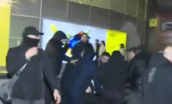 Policë civilë me kapuçë ‘rrëmbejnë’ qytetarin pranë selisë PD