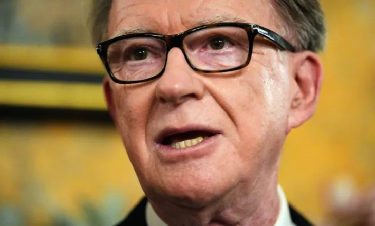 Policia britanike nisi një hetim penal mbi marrëdhënien e politikanit Mandelson me Epsteinin