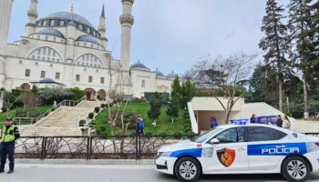 Policia e Shtetit uron besimtarët myslimanë për muajin e Ramazanit: Begati dhe paqe në çdo familje