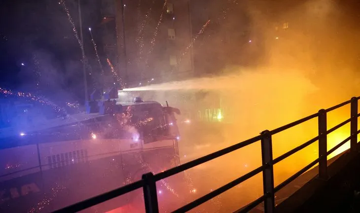 Policia italiane përdor topa uji dhe gaz lotsjellës ndaj protestuesve