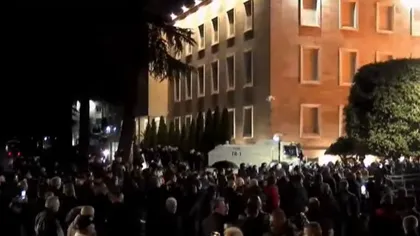 Policia shoqëron 13 protestues pas përplasjeve të dhunshme