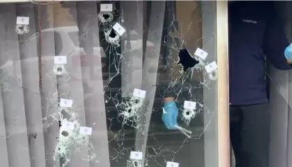 Policia zbardh atentatin me armë zjarri në Lezhë, shpallen në kërkim katër persona