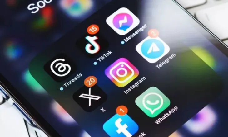 Polonia drejt ndalimit të rrjeteve sociale për fëmijët nën 15 vjeç, parashikohen gjoba për platformat