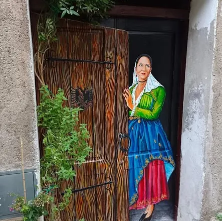 Portat e pikturuara rrëfejnë historinë e arbëreshëve (Foto)