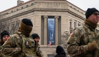 Portreti i Donald Trump shfaqet në Departamentin e Drejtësisë, veprimi ndez polemika politike