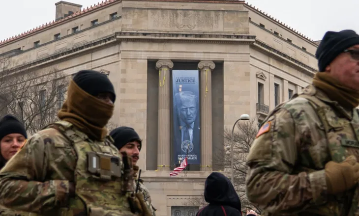 Portreti i Donald Trump shfaqet në Departamentin e Drejtësisë, veprimi ndez polemika politike