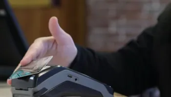 POS-et ndezin debat, operatorët turistikë kundër komisioneve të larta dhe mungesës së bakshishit