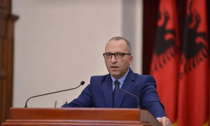 Pr.ligji kundër pezullimit të ministrave, juristi: Nuk shoh asgjë të keqe. Debat i theksuar politik