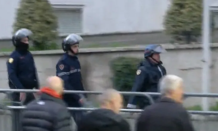 Prag proteste! 1300 efektivë ‘blindojnë’ Tiranën, Berisha shkon në selinë blu