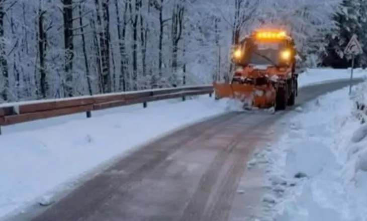 Prani bore në disa akse të vendit, ARRSH thirrje shoferëve: Bëni kujdes në këto rrugë