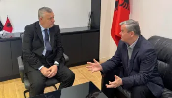 Prefekti i Tiranës, Shkëlqim Hajdari, takon botuesin e njohur