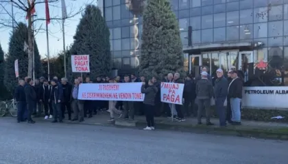 Prej 7 muajsh pa paga, punonjësit e “Bankers Petroleum” ngrihen në protestë