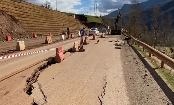 Prej disa ditësh juglindja e vendit është shkëputur nga pjesa tjetër e Shqipërisë