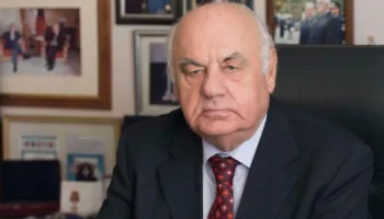 Prej ditës së djeshme ish-presidenti Moisiu në spital, mjekët ndërhyjnë me një pajisje për të ndihmuar zemrën, si paraqitet gjendja