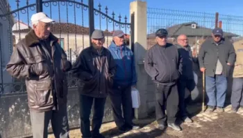 Prej javësh pa ujë të pijshëm, banorët e Maliqit në protestë: Ky që kemi na rrezikon fëmijët