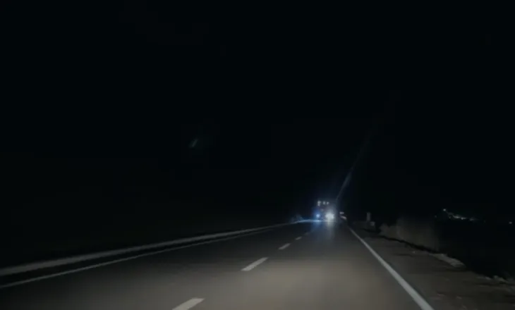 Prej tre orësh i paralizuar, rikthehet qarkullimi në aksin alternativ Maliq-Moglicë-Gramsh, hapen të dyja korsitë