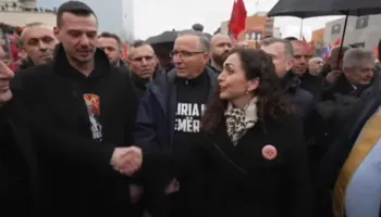 Presidentja Osmani i bashkohet manifestimit në mbështetje të ish-krerëve të UÇK-së