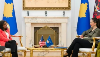 Presidentja Osmani pret të ngarkuarën me punë të SHBA-ve: Prania ushtarake amerikane në Kosovë mbetet e rëndësishme