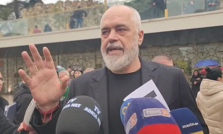 Projekti TID në Durrës/ Rama flet pas takimit me qytetarët: Do të rivlerësojmë banesat! Kush krijon probleme, i shkon pas 80-vjeçarit të rrjedhur