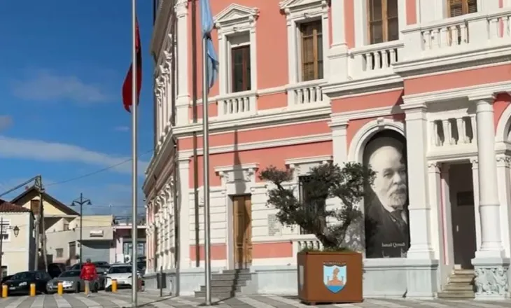 Prokuroria “zbarkon” në Bashkinë e Vlorës, hetime për paga fiktive dhe administrimin e plazheve