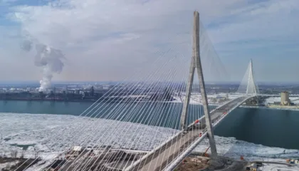 Pronari i urës loboi tek administrata përpara se Trump të sulmonte urën konkurruese drejt Kanadasë