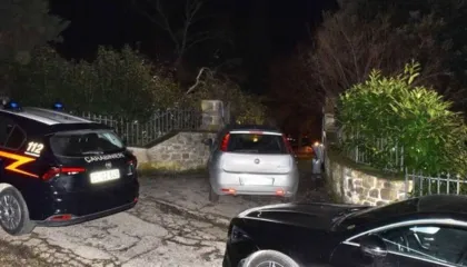 Pronari i vilës që do të grabiste qëlloi në ajër për ta trembur, shqiptari humb jetën gjatë arratisjes