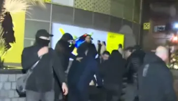 Protesta e 20 shkurtit/ Gjykata liron të  ndaluarit, 9 arrestime i quan të ligjshme – Avokatët: Apelojmë vendimin