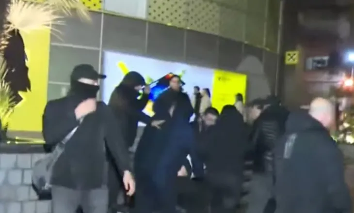 Protesta e 20 shkurtit/ Gjykata liron të  ndaluarit, 9 arrestime i quan të ligjshme – Avokatët: Apelojmë vendimin