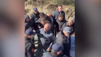 Protesta e Baks-Rrjollit në javën e tretë, banorët e Baks-Rrjollit përplasen me policinë