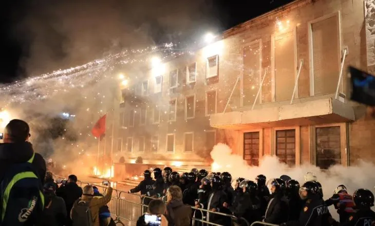 Protesta e Berishës sot në orën 18:00, policia s’i jep leje: Shkak dhuna në protestat e mëparshme