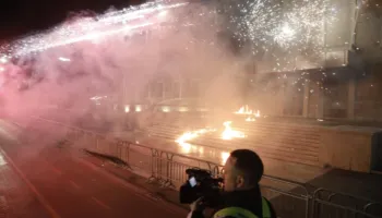Protesta e dhunshme e Berishës/ Deputeti i PD përfundon në QSUT me dëmtime në lëkurë, në spital edhe një militant