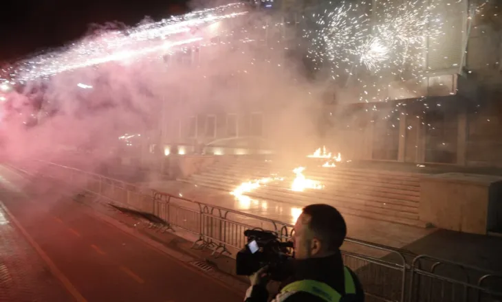 Protesta e dhunshme e Berishës/ Deputeti i PD përfundon në QSUT me dëmtime në lëkurë, në spital edhe një militant