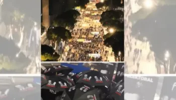 Protesta e dhunshme PD-së përpara Kryeministrisë, reagon Balla: Grupi kriminal mbulohet me çadra gati për molotovët e një plaku të rrjedhur