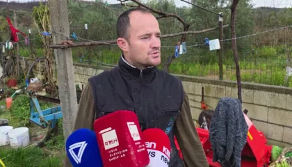 Protesta e kamionistëve bllokon eksportet nga Divjaka, fermerët: Të paktën të nxjerrim shpenzimet