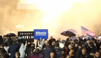 Protesta e opozitës, 17 persona të arrestuar dhe 35 të tjerë nën hetim