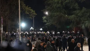 Protesta e opozitës, 25 persona të shoqëruar në polici