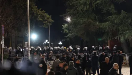 Protesta e opozitës, 25 persona të shoqëruar në polici