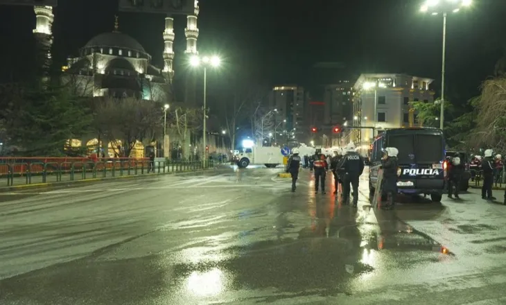 Protesta e opozitës, 7 të shoqëruar në komisariat