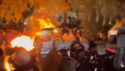 Protesta e opozitës, 8 policë të lënduar përfundojnë në spital