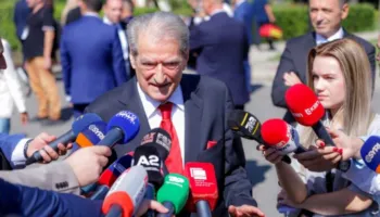 Protesta e opozitës, Berisha: Skenari i sheshit është misteri i kryengritjes paqësore