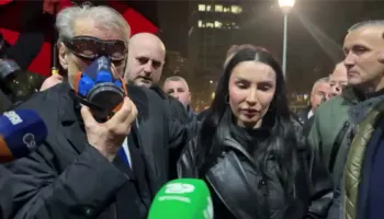 Protesta e opozitës/ Lëndohet ish-kandidatja e PD në Shkodër, Senada Ahmeti