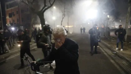 Protesta e opozitës/ Mbi 35 të shoqëruar në polici