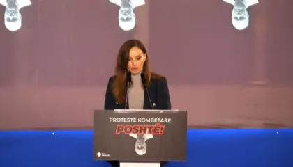 Protesta e opozitës,Tabaku:Të korruptuarit bëjnë ligje për të mbrojtur njëri-tjetrin