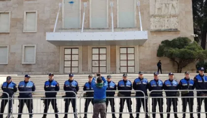 Protesta e PD/ “Blindohet” kryeministria, 1400 efektivë policie në terren