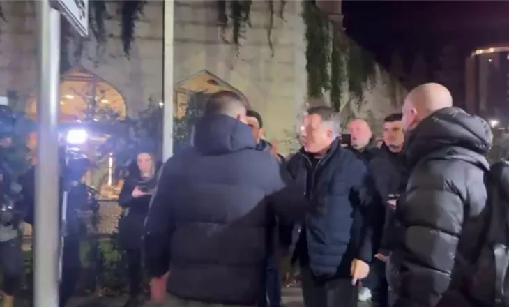 Protesta e PD/ Flamur Noka përplaset me efektivët civilë të policisë