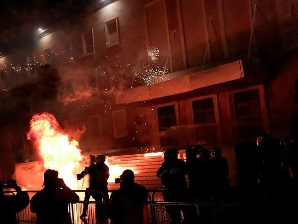Protesta e PD, gazetari zbulon detaje: Bombola e gazit lotsjellës ka skaduar në vitin 2019!