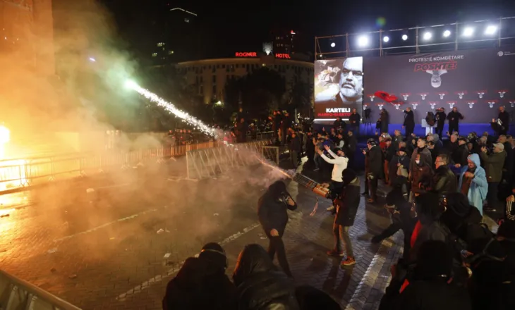 Protesta e PD / Juristja: Berisha nxit përçarje dhe vëllavrasje, të miturit përdoren si “mish për top”