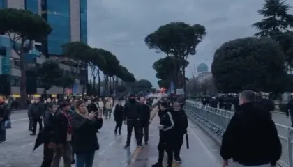 Protesta e PD, nis grumbullimi i qytetarëve para kryeministrisë