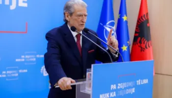 Protesta e PD para Kryeministrisë/ Berisha: Sot nis pranvera e re!